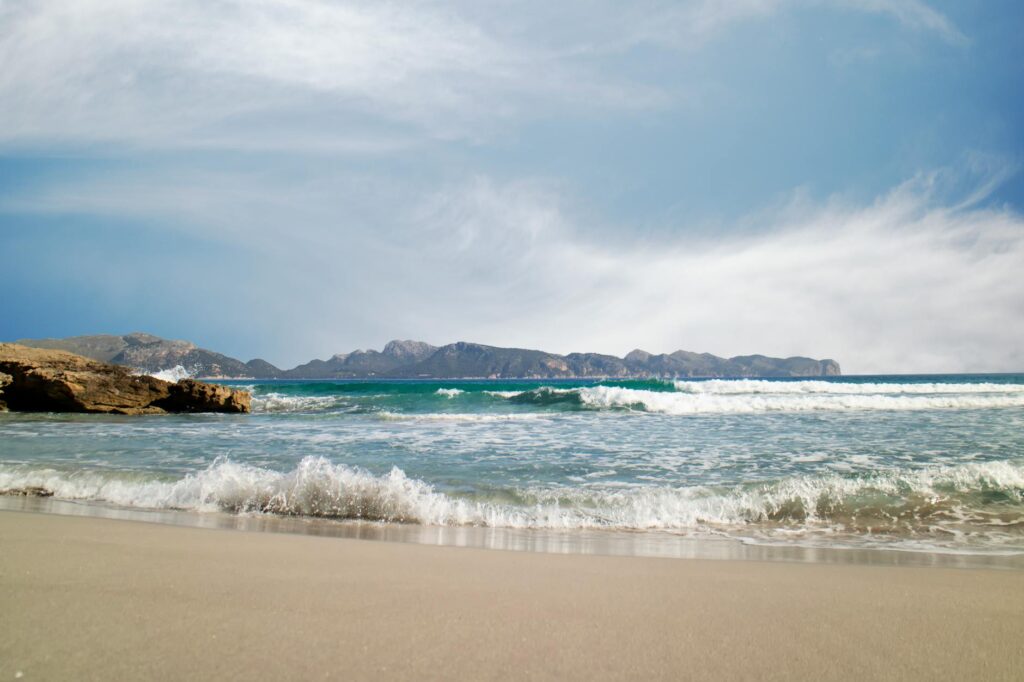 Užijte si slunečný Kypr v hotelu Vrissaki Beach